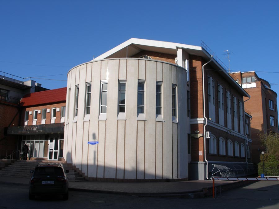 Общий вид здания банка